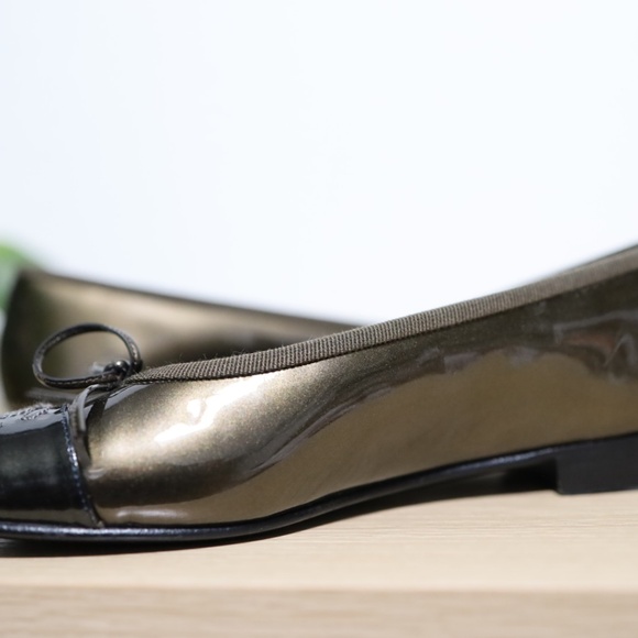Chanel Ballerina Flat Sandals Patent Leather Green Bronze Brown Back Toe Sz 37 - Picture 8 of 13